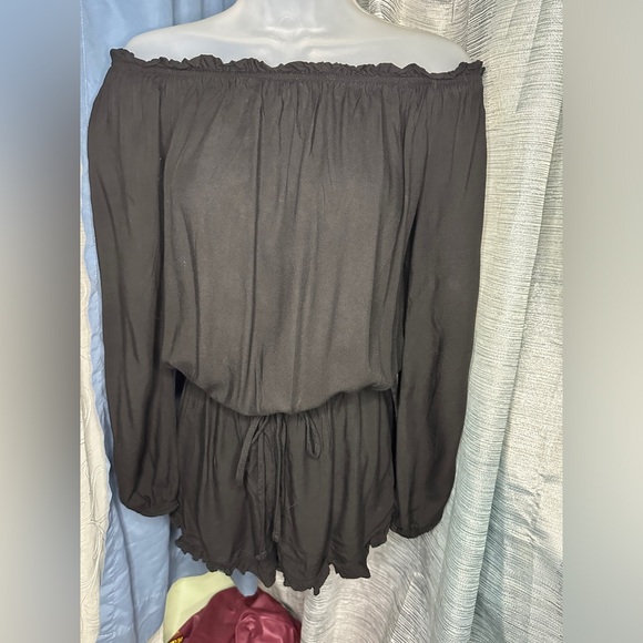 Brandy Melville Gabriella Long Sleeve Ruffle Romper One Size Fits Most - Picture 9 of 10